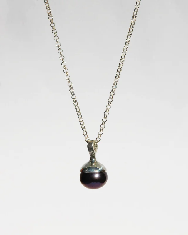 Una Necklace with Black Pearl