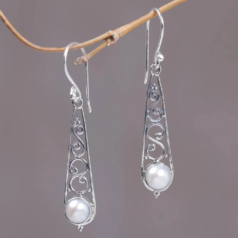 Handmade Sterling Silver 'Iridescent Pendulum' Cultured Pearl Earrings (6 mm) (Indonesia) - 8mm W * 30 MM L