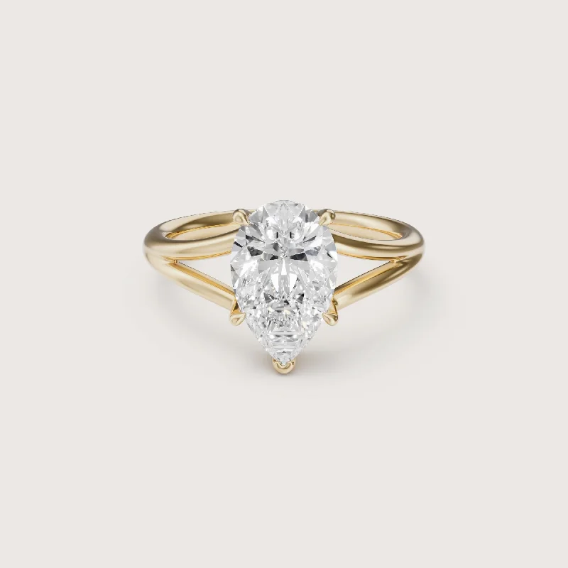 Margot Pear Split Band Solitaire